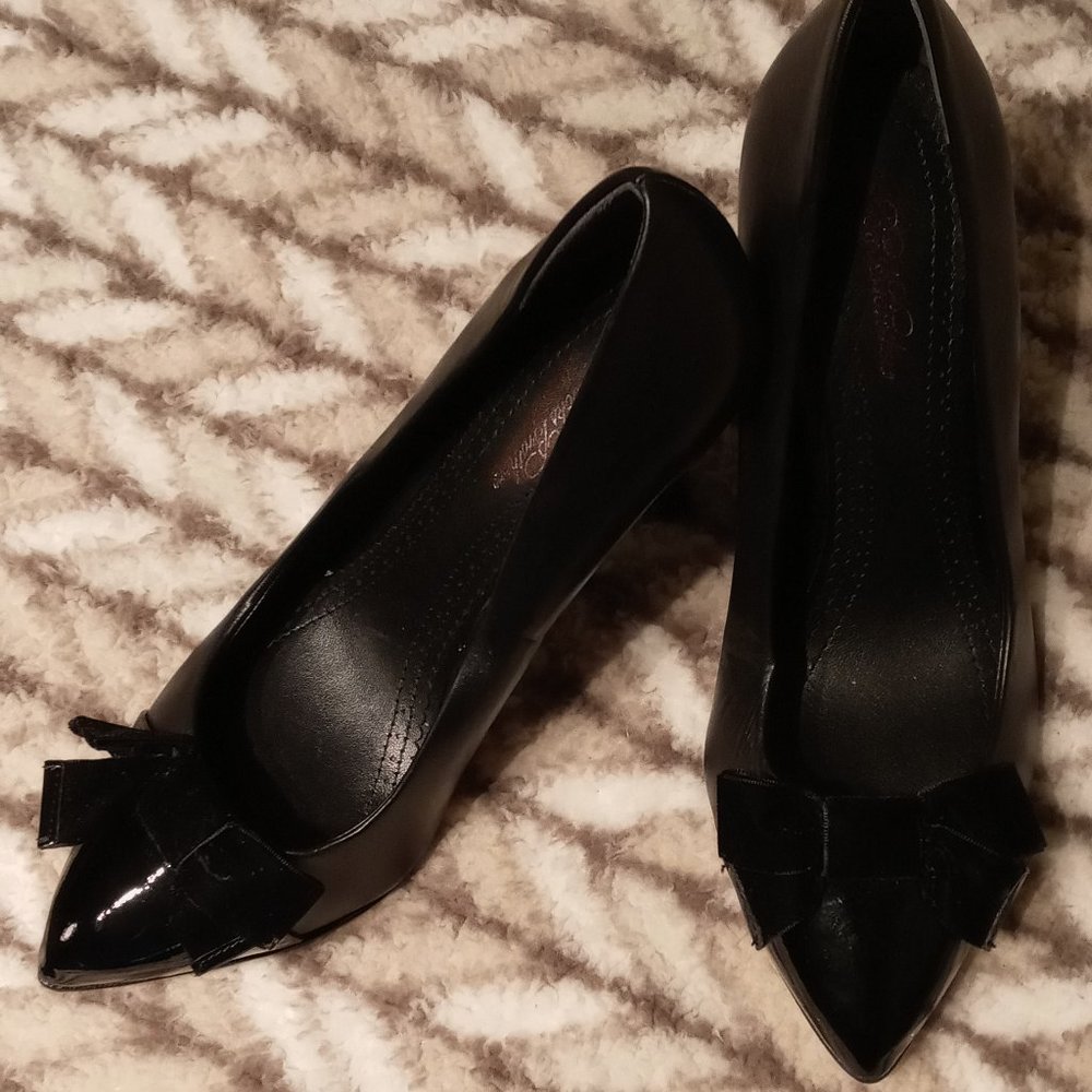 BLACK STILLETOS WITH BOW, SIZE 8
